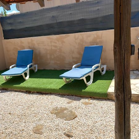 Studio Independant Dans Villa Neffies Exterior foto